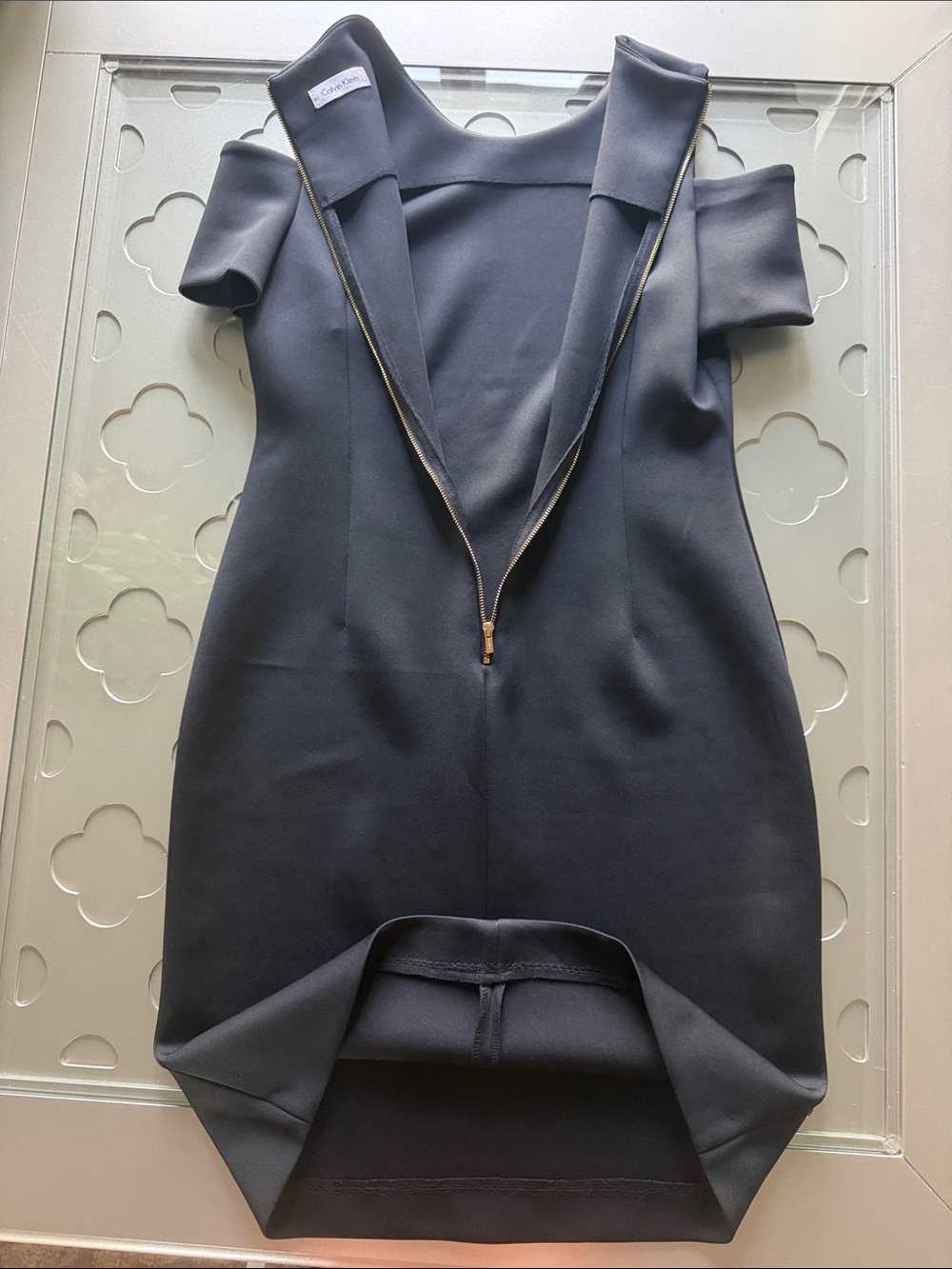 CALVIN KLEIN Cold Shoulder Scuba Sheath Dress Black Gold Zip LBD Size Small - Picture 10 of 13